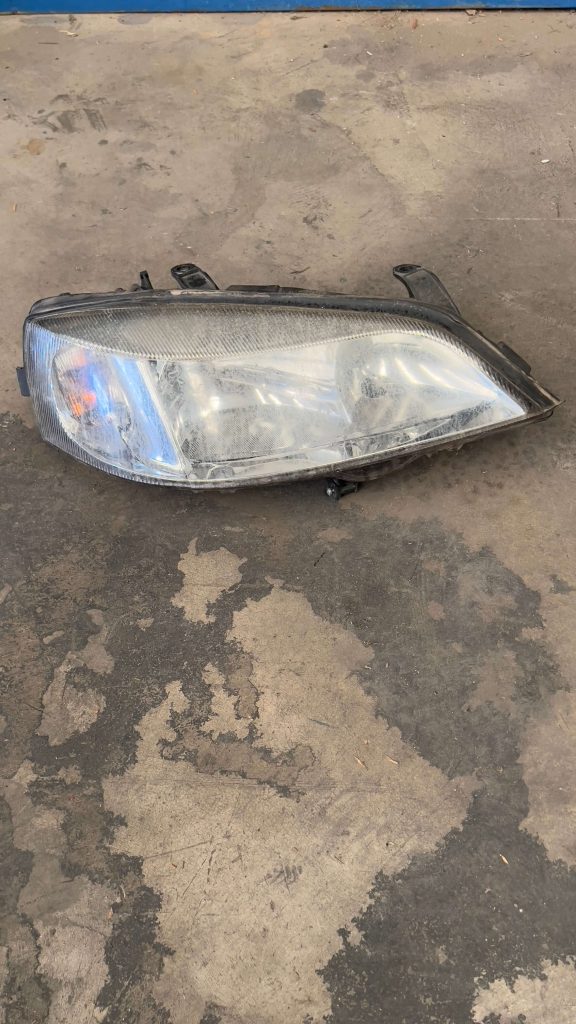 Faro Delantero Opel Astra izquierdo