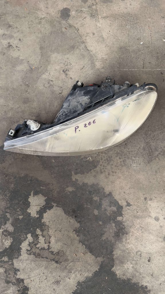 Faro Delantero Peugeout 206 derecha