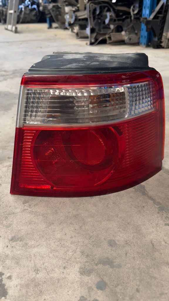 Piloto Kia Karen derecha