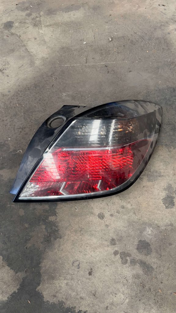 Piloto Opel Astra h. 3p derecha