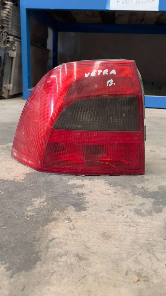 Piloto Opel Vectra izquierda