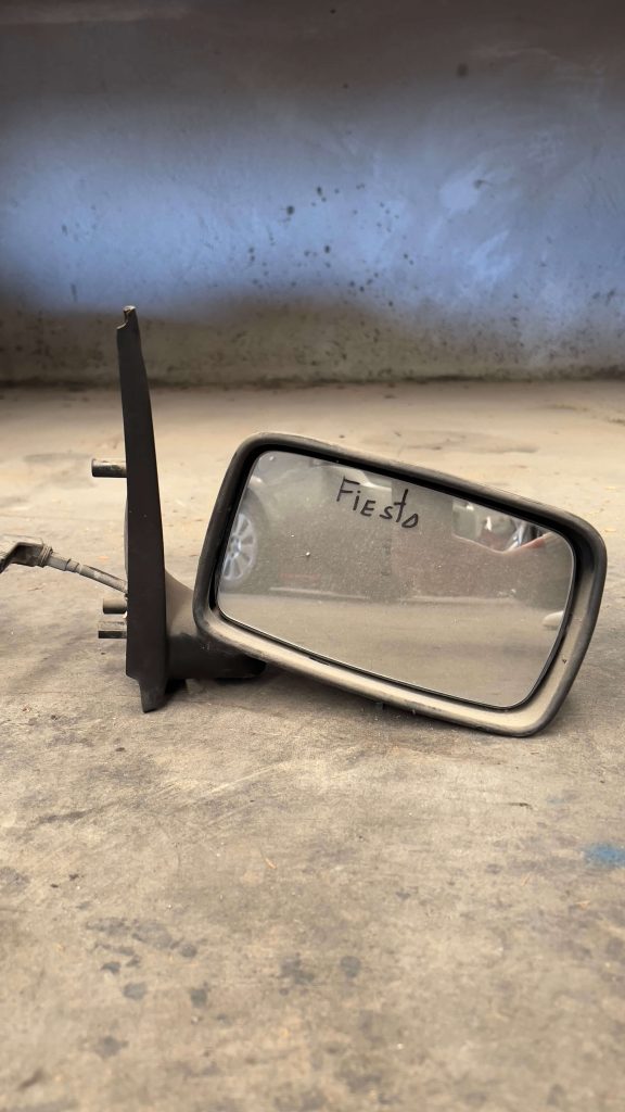 Retrovisor Ford Fiesta 1995 derecha