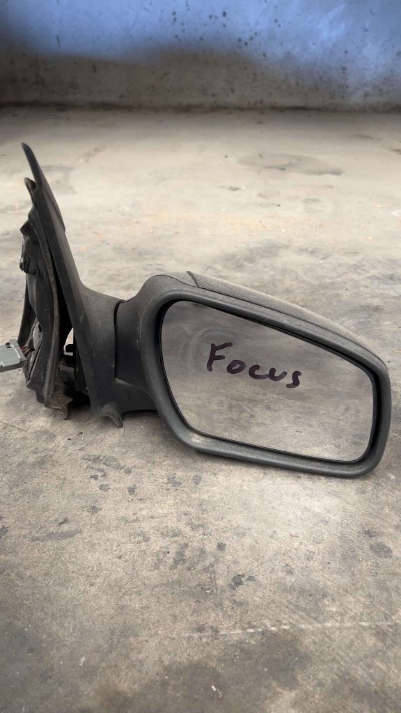 Retrovisor Ford Focus derecha