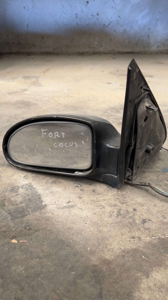 Retrovisor Ford Focus izquierda
